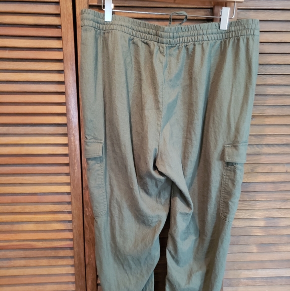 Banana Republic Cropped Pants - Picture 8 of 13